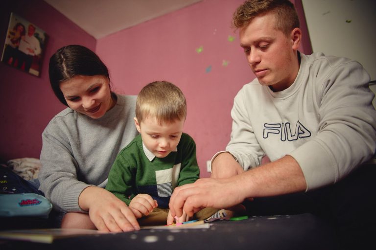 Ziua-Familiei-Tatal-contribuie-la-modelarea-comportamentului-si-a-valorilor-morale